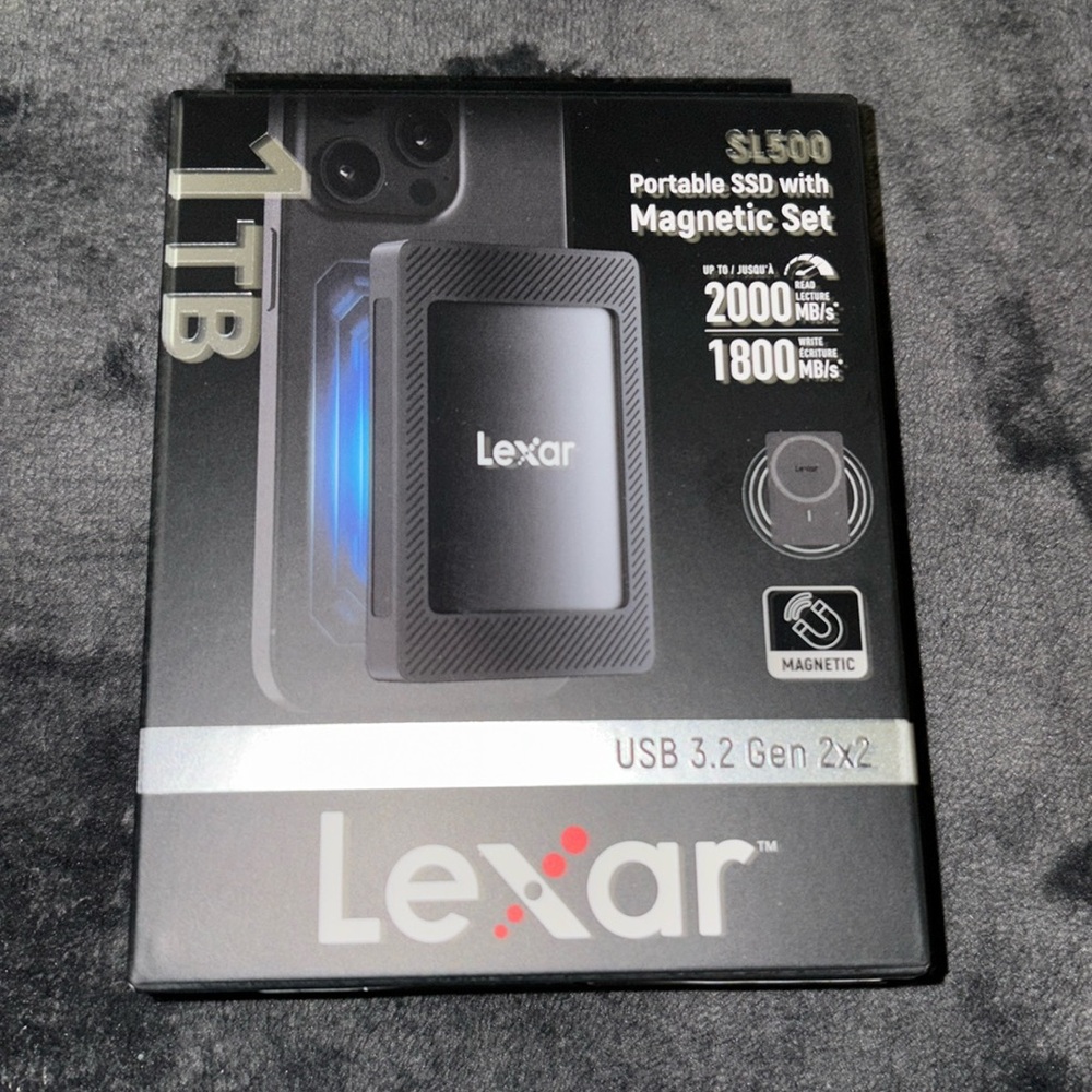 SL500 portable SSD with magnetic set 1TB